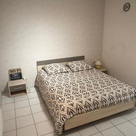 Bienvenue En Gatine Apartment Le Retail Exterior foto